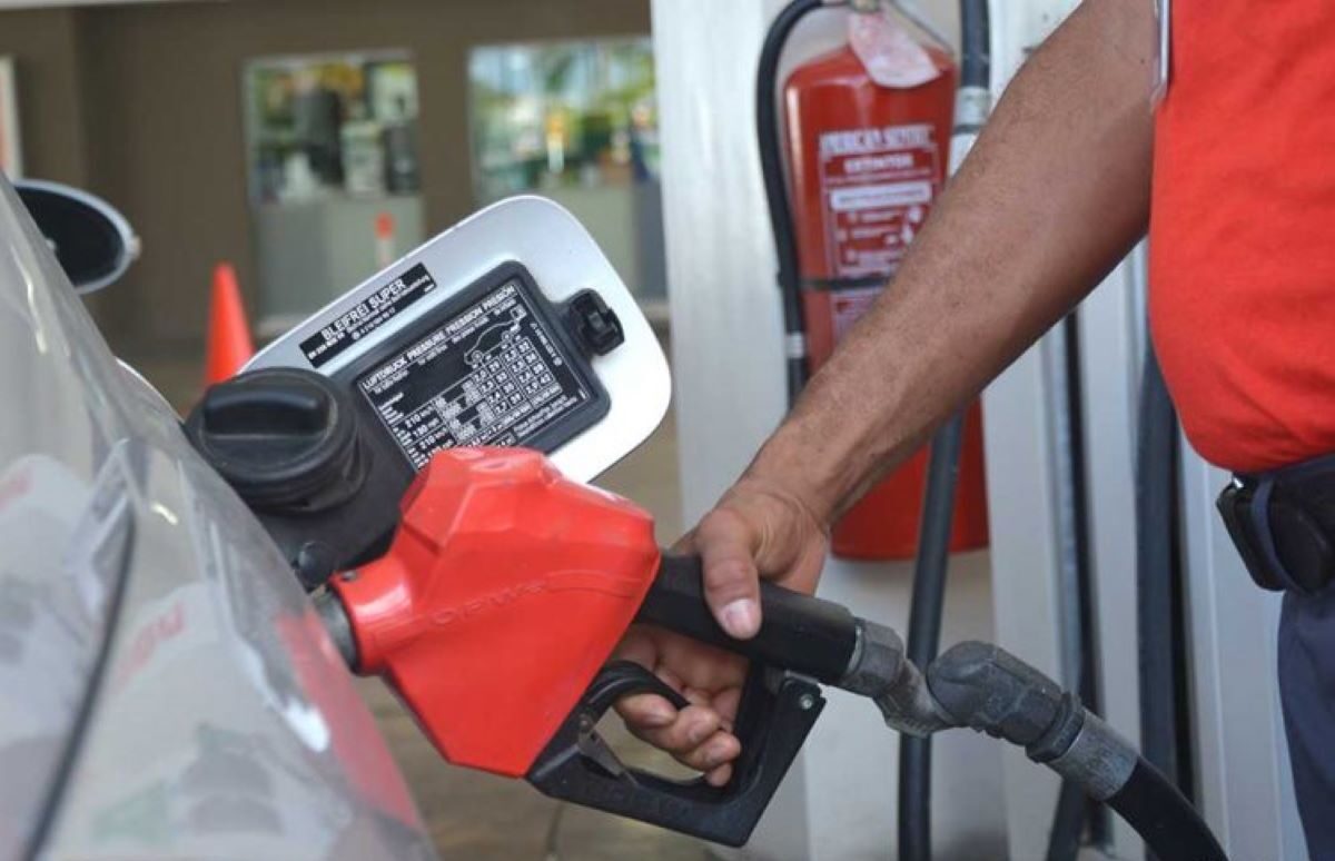 Aumento de combustibles: Riesgos fiscales en RD