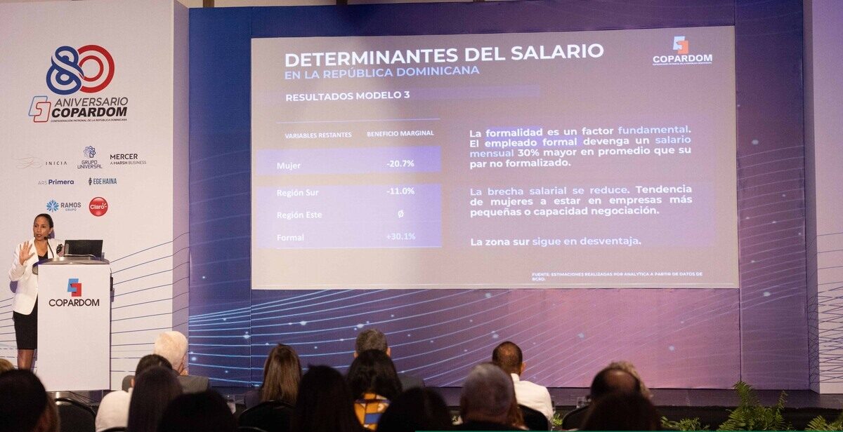 Completar la universidad: Aumento salarial del 85.9%