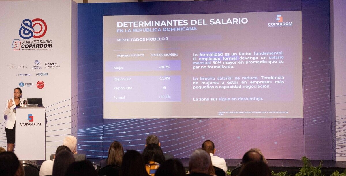 La educación superior aumenta el salario en RD