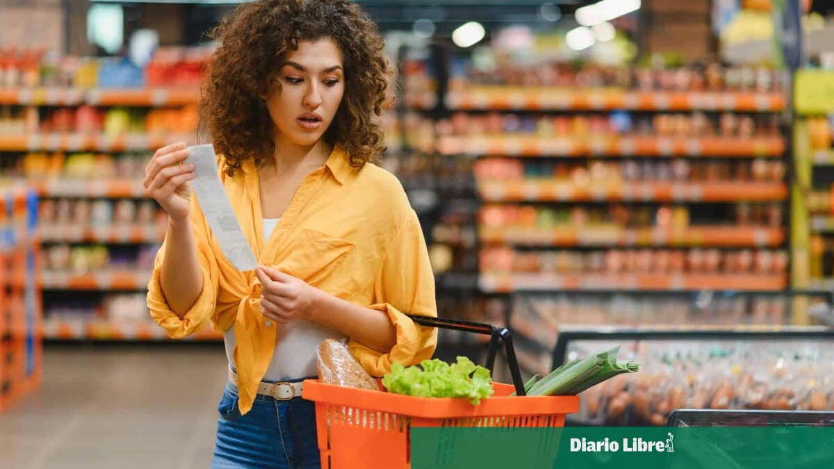 Los dominicanos ajustan gastos ante la inflación