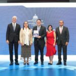 Ingresos y horas laborales de empleados públicos en RD