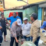 Aracena evalúa daños en Santo Domingo Oeste.