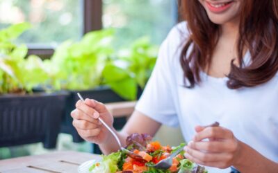 Comer saludable hoy: frutas y verduras frescas.