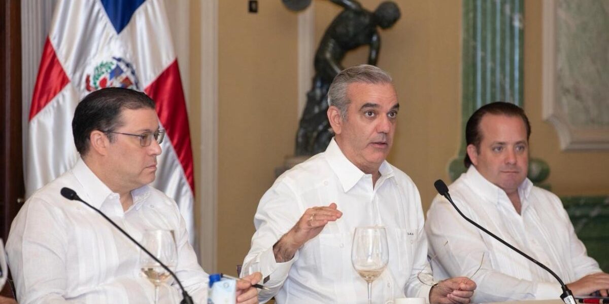 Crisis internacional afecta precios, Abinader actúa