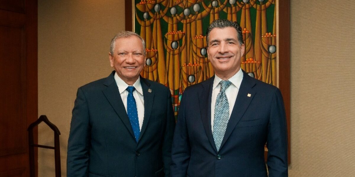 Líderes bancarios dominicanos en reunión.