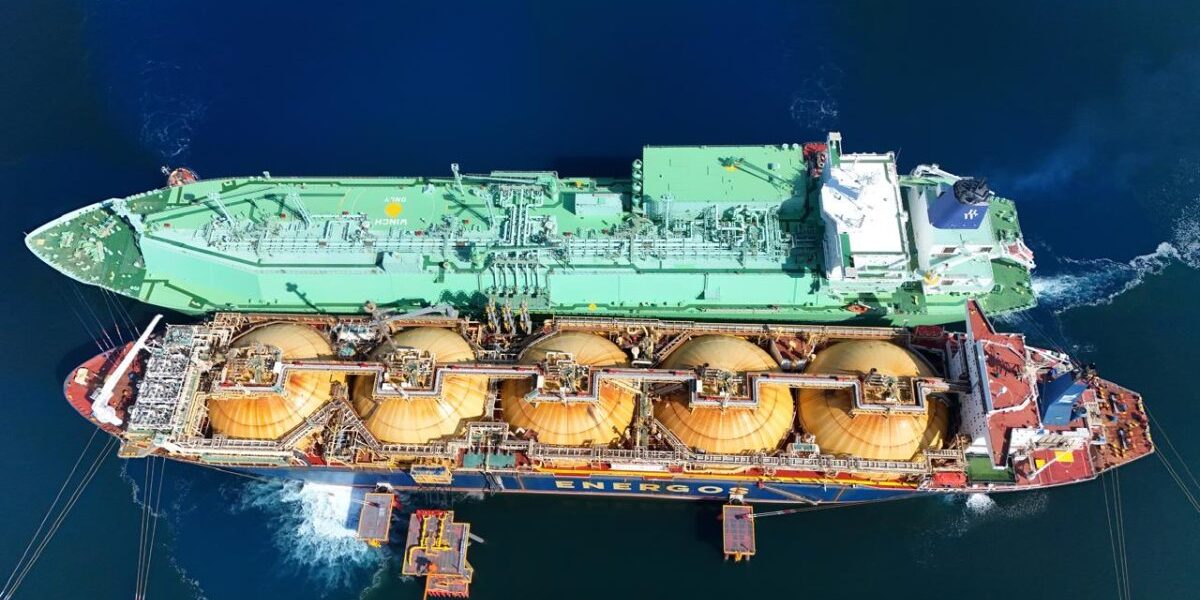 GNL en Manzanillo: Imagen del segundo buque atracado en la bahía.