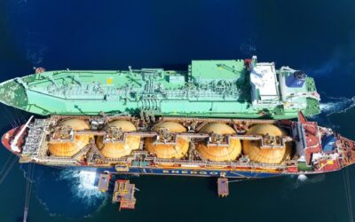 GNL en Manzanillo: Imagen del segundo buque atracado en la bahía.