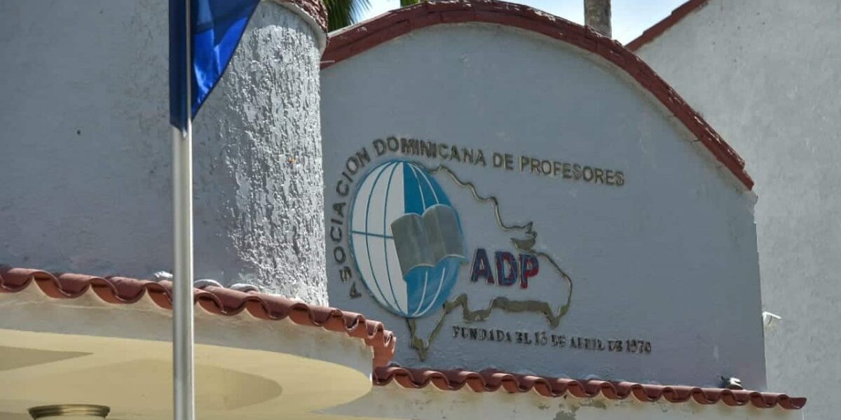 Nombramiento de maestros en República Dominicana.