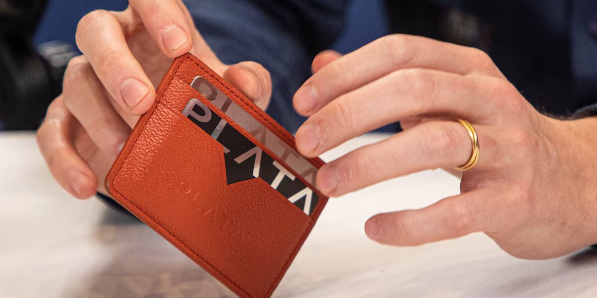 Plata recauda $405M, liderando fintech en LatAm