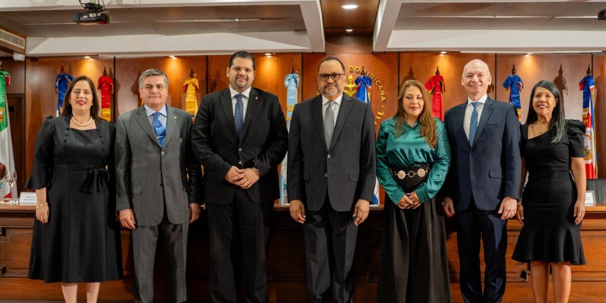 Poderes judiciales discutiendo en la asamblea de magistrados