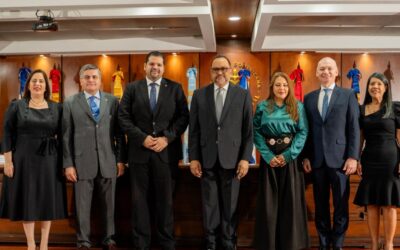 Poderes judiciales discutiendo en la asamblea de magistrados