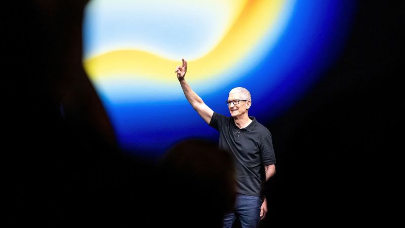 Tim Cook deja Apple como CEO, John Ternus nuevo líder