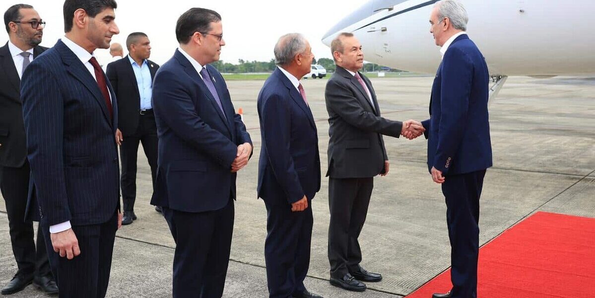 Luis Abinader en Panamá para atraer inversión extranjera.