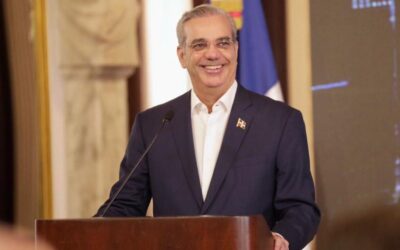 Abinader galardonado en Miami por su compromiso con la libertad.