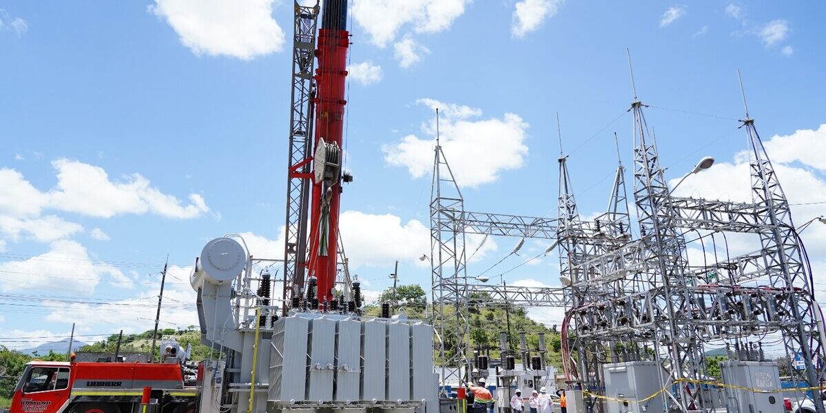 Edesur mejora energía con nuevo transformador en Baní