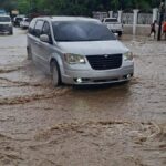 Inundaciones en Santo Domingo provocadas por lluvias intensas.