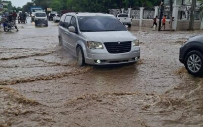 Inundaciones en Santo Domingo provocadas por lluvias intensas.