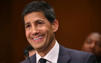 Kevin Warsh asume liderazgo de la Fed