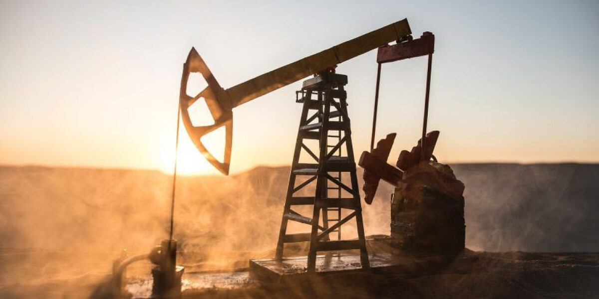 Precios del petróleo caen por negociaciones EE.UU.-Irán
