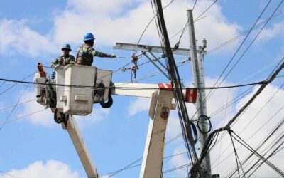 Rehabilitación eléctrica en Los Tres Brazos por Edeeste