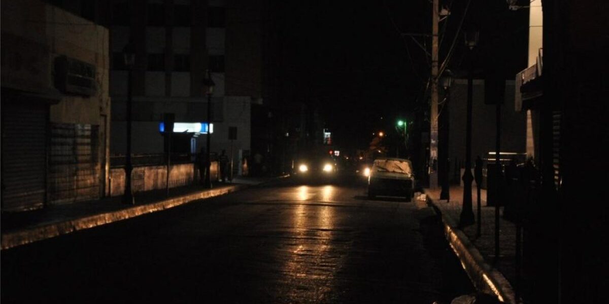 Apagones en RD: análisis y soluciones energéticas