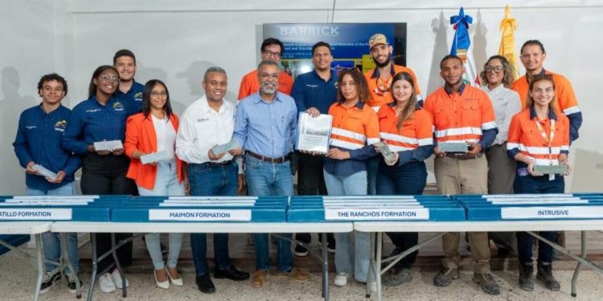 Barrick dona equipos a UTECO para educación geológica