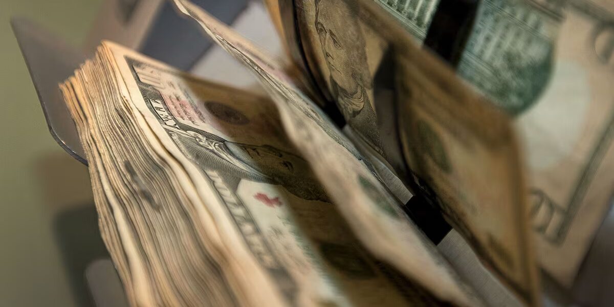 BCRA reduce posición en futuros en Argentina