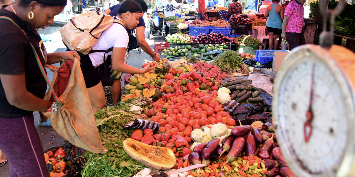 Canasta básica en RD con precios altos