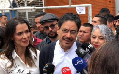 Iván Cepeda votando en elecciones Colombia