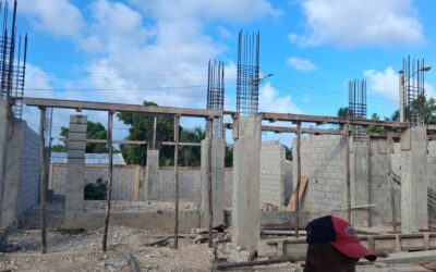 Construcción de aulas avanza en la frontera.
