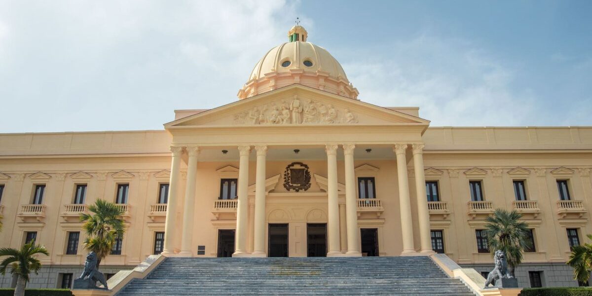 Déficit fiscal en RD análisis detallado