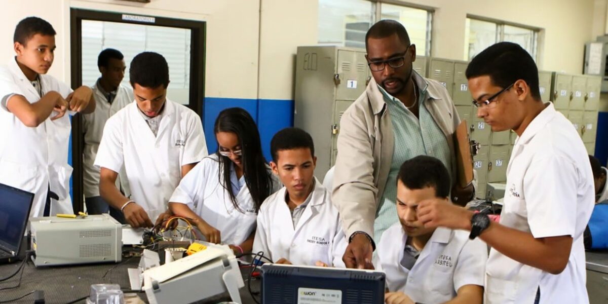 Desafíos económicos en RD: educación y empleo