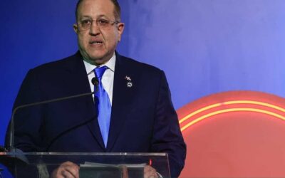 ministro explica paquete económico del Gobierno
