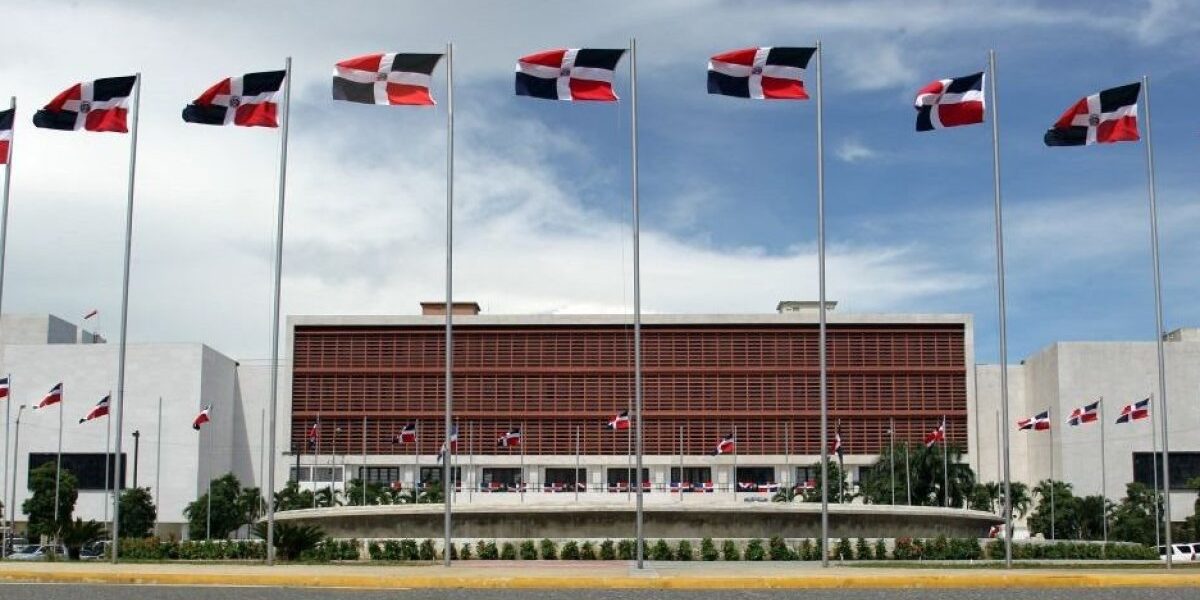 Cámara de Diputados discute reforma laboral RD