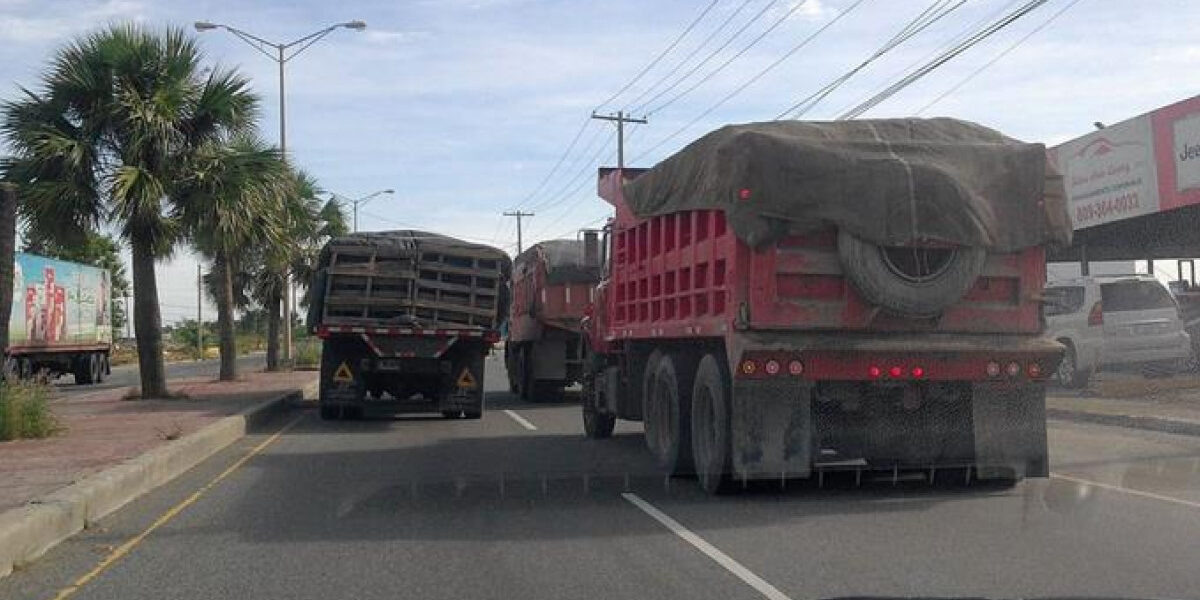 Tránsito pesado en Santo Domingo afecta movilidad urbana