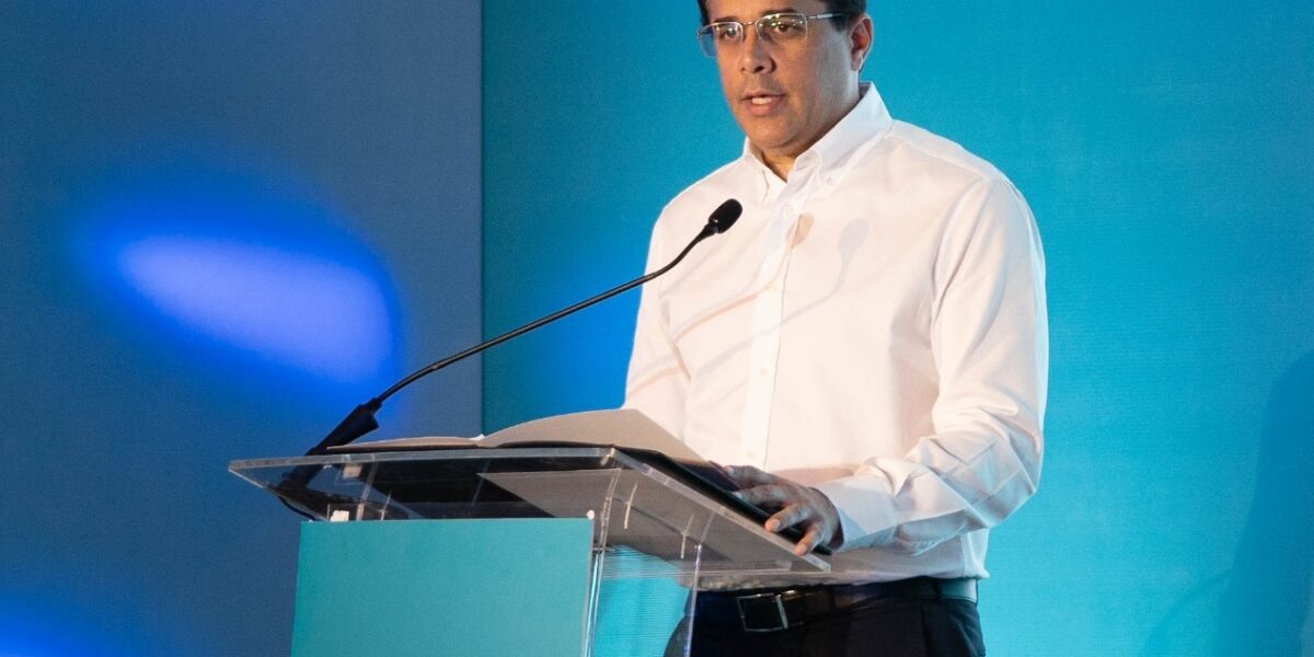 Turismo en 2026 mostrando destinos y viajeros.