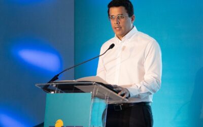 Turismo en 2026 mostrando destinos y viajeros.
