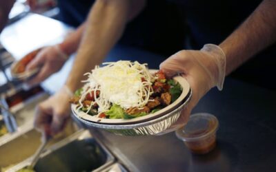 Chipotle llega a México con su primer local en Monterrey.