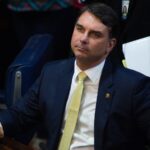 Flávio Bolsonaro restricciones judiciales afectan campaña