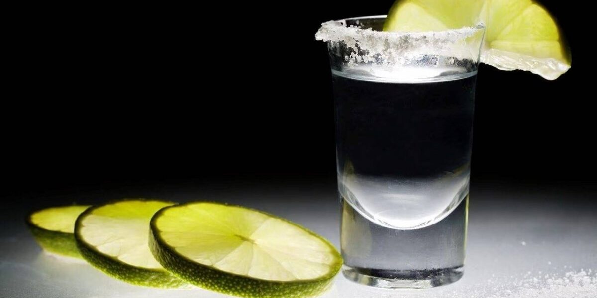 Etiqueta de tequila auténtico.