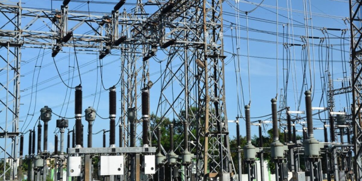 Inversión en energía renovable por el CUED