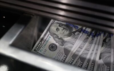 Remesas en Colombia alcanzan un récord histórico, clave para la economía.