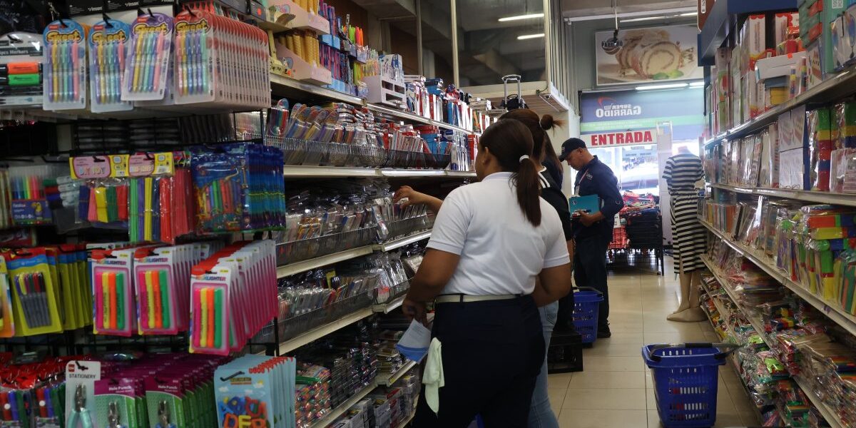 Precios de útiles escolares 2026 en tiendas
