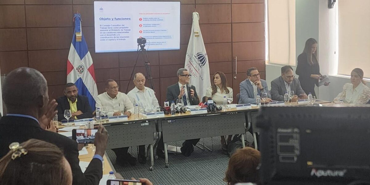 Consejo Consultivo de Trabajo 2026 debatiendo temas laborales clave.