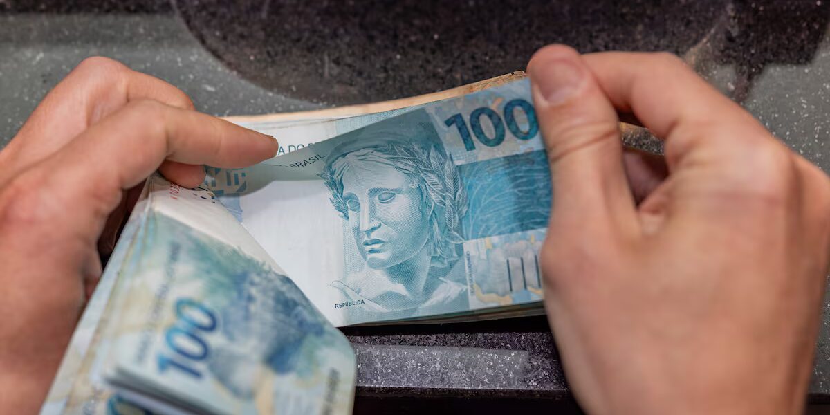Gráfico de crisis crediticia en Brasil con tasas altas.