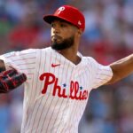 Cristopher Sánchez lanzando en la MLB 2026, candidato al Cy Young.