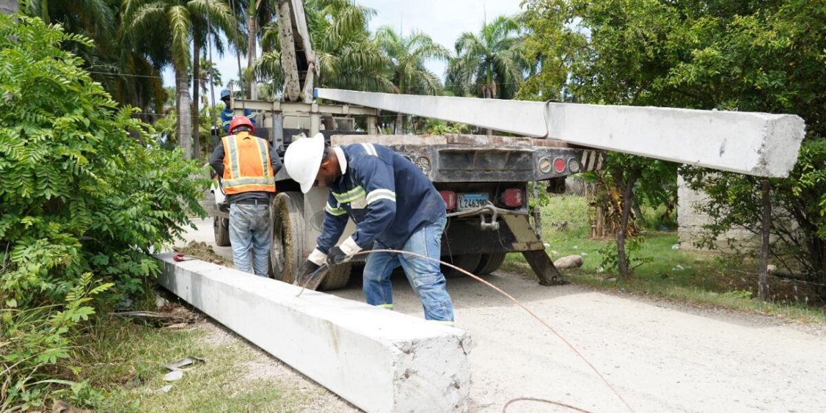Edesur expande redes en San Cristóbal, mejorando infraestructuras eléctricas.