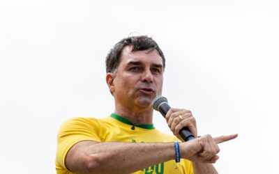 Flávio Bolsonaro refuerza su equipo económico
