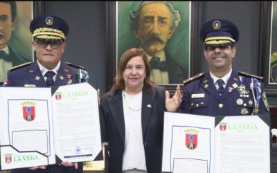 Homenaje en La Vega a oficiales distinguidos