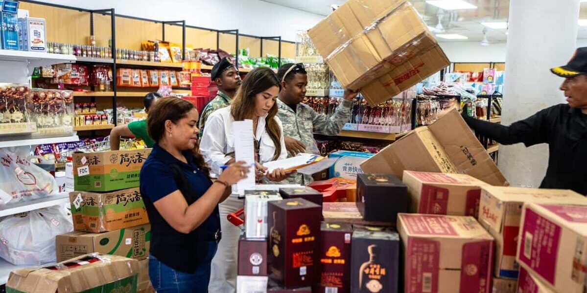 Incautación de mercancías ilícitas en Santo Domingo.